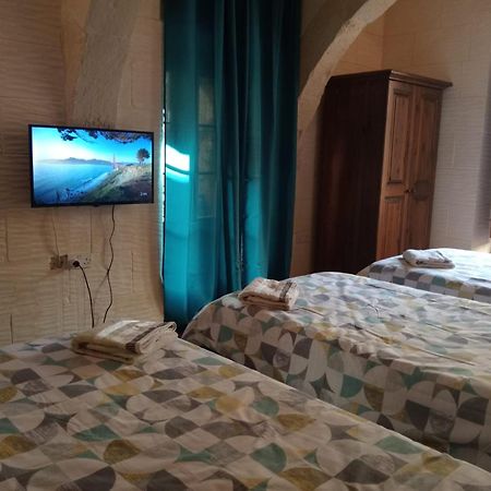 Ta Majsi Farmhouse With Indoor Heated Pool 圣劳伦斯 外观 照片