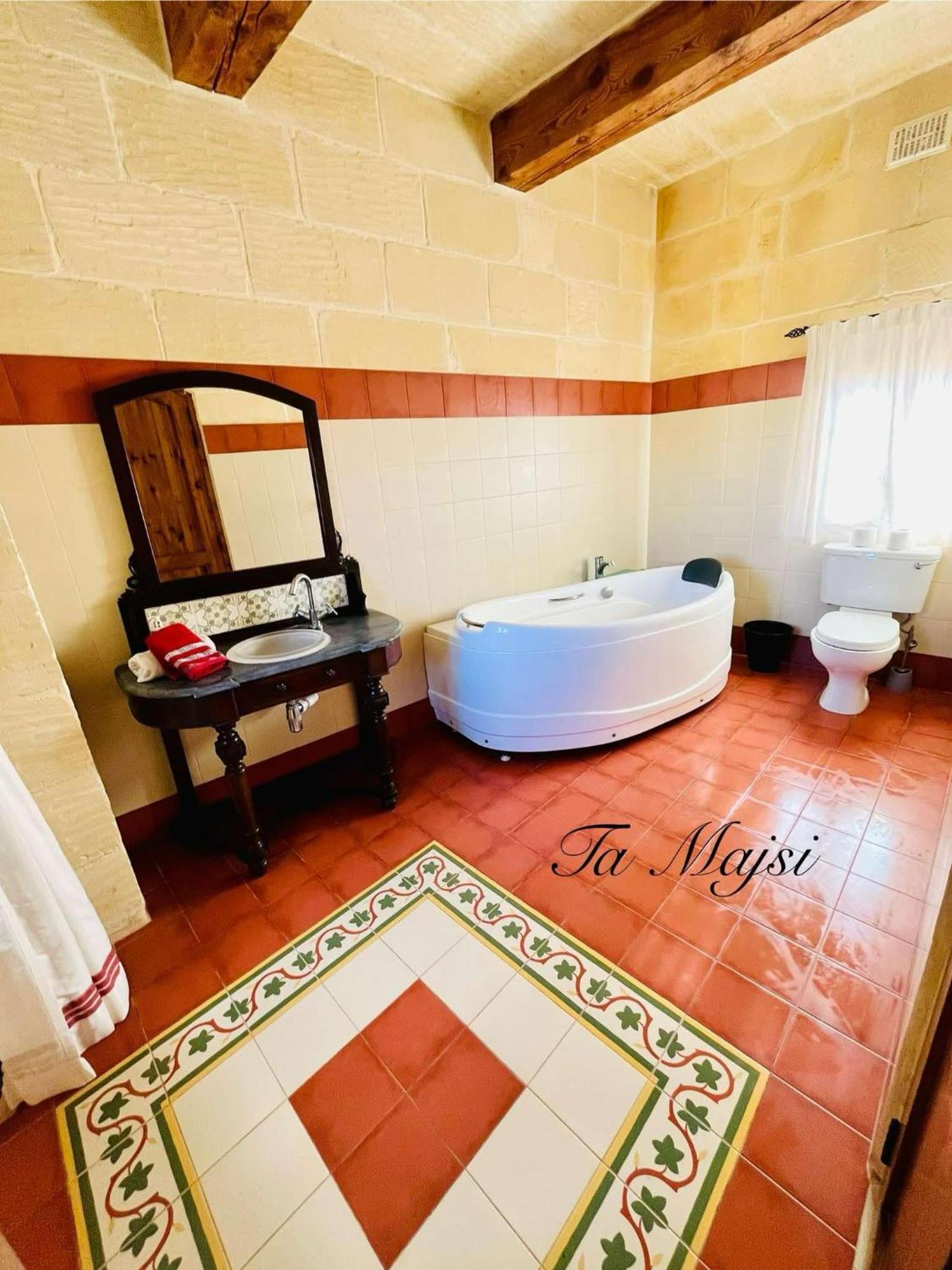 Ta Majsi Farmhouse With Indoor Heated Pool 圣劳伦斯 外观 照片